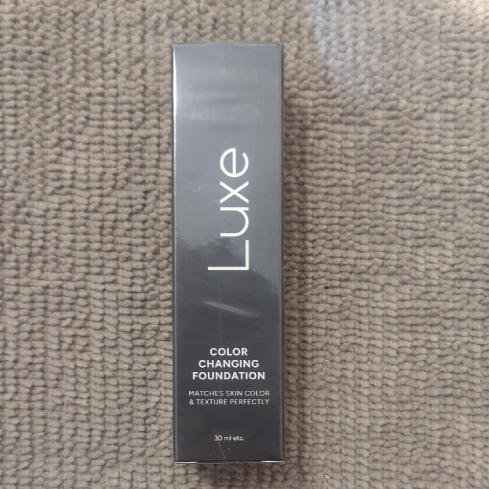 Luxe Color Changing Foundation - Medium